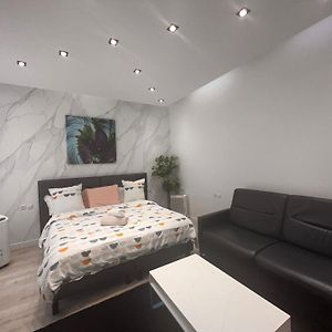 Cosy Studio Champs-Elysees - Hala Paris